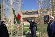 اهتزاز پرچم ایران توسط مدیرکل بنیاد استان در جوار شهید گمنام باغستان قزوین 
